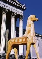 Handwerkskunst aus 14 Kubikmetern Holz: das trojanische Pferd im fertigen Zustand. Foto: VA