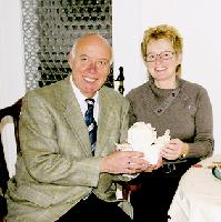 Der Engel 2008 der Harlachinger Rundschau ist Brigitte Doll, die einen Witwenstammtisch gründete. Vorgeschlagen hat sie Manfred Kornprobst.  Foto: hw