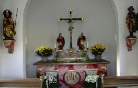 Die Heiligenfiguren im Innern der Kapelle erinnern an die ehemalige Einsiedelei, die bis 1804 an gleicher Stelle zu finden war.