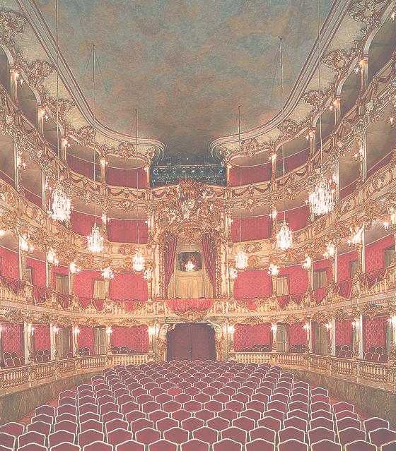 In neuem Glanz erstrahlt das Cuvilliéstheater in der Residenz. Es wurde nach einer Renovierung im Juni 2008 wiedereröffnet.	 Foto: Bayerisches Staatsschauspiel