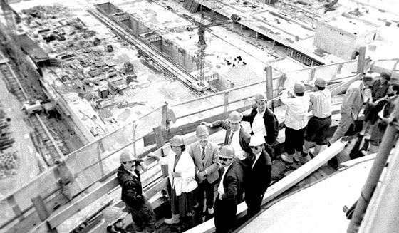 30. Juni 1989: Der Hallbergmooser Gemeinderat besichtigt die Flughafenbaustelle. 	F.: Archiv Manfred Hillen