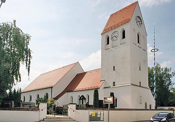 Die Kirche St. Michael gibt es schon lange  bis ins Jahr 1052 geht die Geschichte zurück  die eigenständige Pfarrei erst seit 50 Jahren. Foto: pt