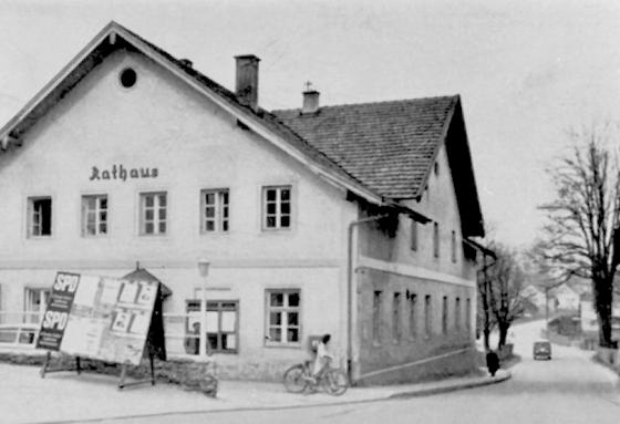 Ein Blick auf das Rathaus in Oberhaching im Jahr 1958. Foto: Gemeindearchiv