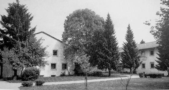 1966 baute der Schulverband Sauerlach, Endlhausen, Arget und Eichenhausen eine neue Schule in Sauerlach. Foto: Gemeinde Sauerlach