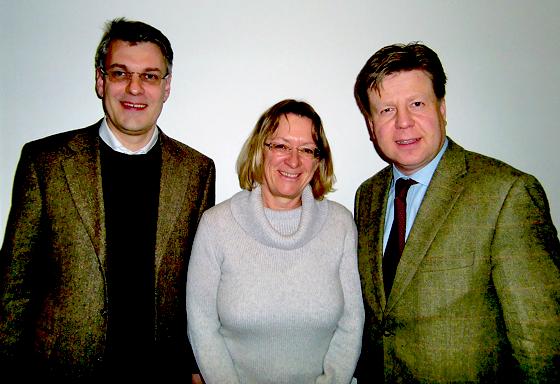 Der Neue im BA: Matthias Weigel (li.) mit der BA-Vorsitzenden Angelika Pilz-Strasser (Grüne) und CSU-Fraktionssprecher Robert Brannekämper.	Foto: ikb