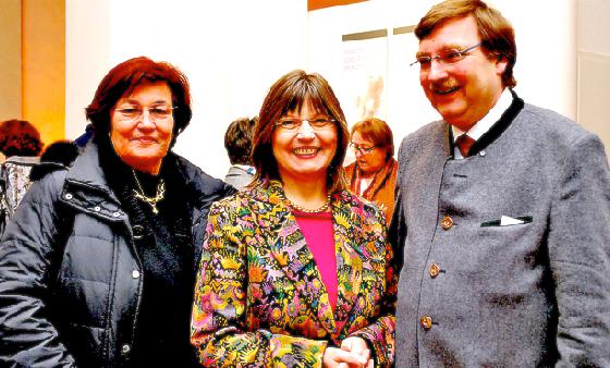 Von links: Christa Stewens, Dr. Edith Wölfl und Joachim Unterländer (Landtagsabgeordneter, CSU).	VA