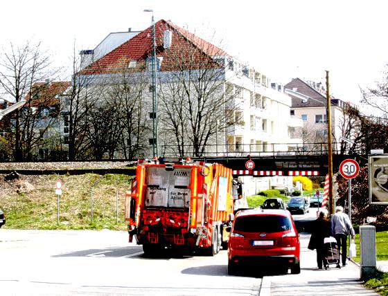 Immer wieder kommt es an der Unterführung in der Dachauer Straße zu schweren Unfällen. 	Foto: ws