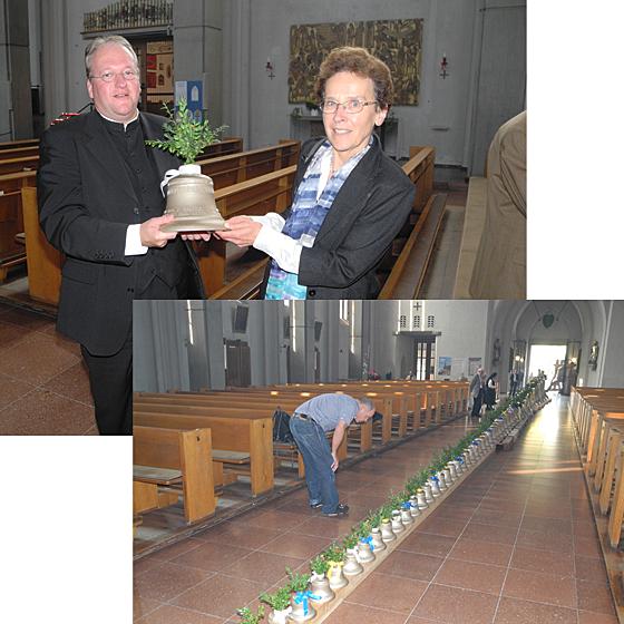 Es gibt auch eine »ökumenische« Glocke. Sie wurde gestiftet von der evangelischen Kirchengemeinde St. Johannes. Auf dem Foto: Pfarrer Markus Gottswinter und Doris Desnoës, Pfarrerin von St. Johannes.