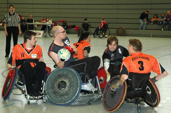 Ein superschneller Sport ist das Rollstuhl-Rugby, zu erleben beim Turnier Anfang Februar beim TSV Milbertshofen. Foto: Verein