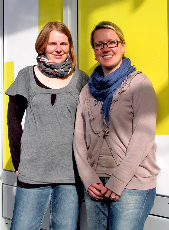 Stadtteil- und Geschäftsstraßenmanagerin Selma Last (li.) und ihre Kollegin Katharina Siegl vor ihrem Büro in der Truderinger Straße 302.	Foto: bus