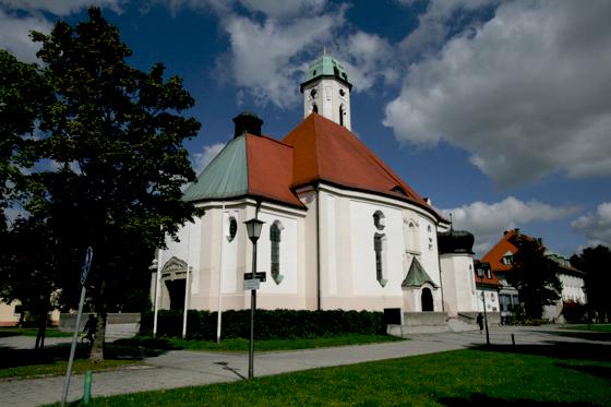 Die St. Georgskirche prägt das Milbertshofener Stadtbild.	Foto: Pfarrei