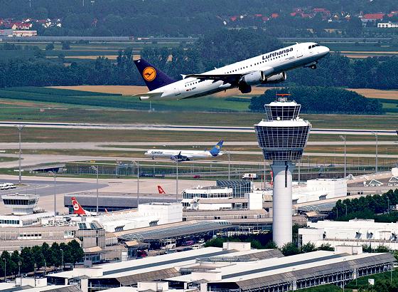 In weniger als 100 Metern Höhe könnten künftig startende und landende Flugzeuge die Gemeinden um den Flughafen überfliegen.	Foto: Flughafen München