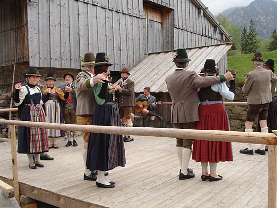 Die Schlierseer Tracht können die Besucher beim Altbayerischen Dorffest im Wasmeier  Museum am 21. und 22. Juli erleben.	Foto: Wasmeier Museum