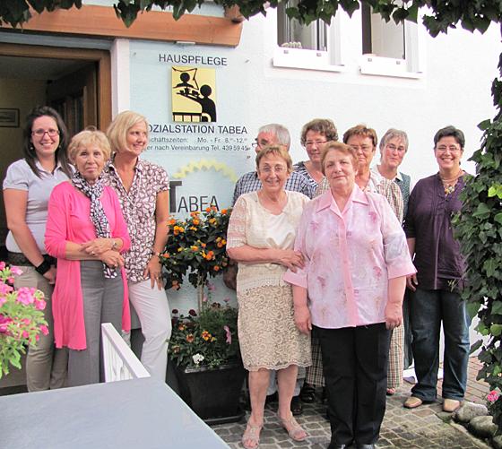 Tabea Gründerin und Leiterin Alice Wolf (Mitte) und ihre Mitarbeiter aus Waldtrudering und Oberammergau. Foto: bus