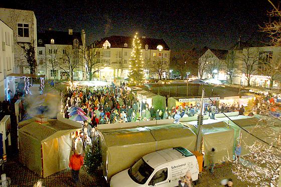Der Ottobrunner Christkindlmarkt auf dem Rathausplatz findet bereits zum 37. Mal statt.	Foto: privat