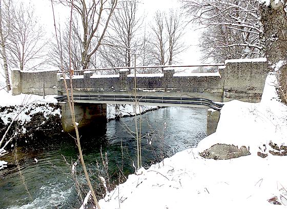 Wird für etwa 140.000 Euro saniert: Die Brücke in Steingrub. Ein Neubau schied letztlich nur wegen der geringen Verkehrsbedeutung aus. 	Foto: sy