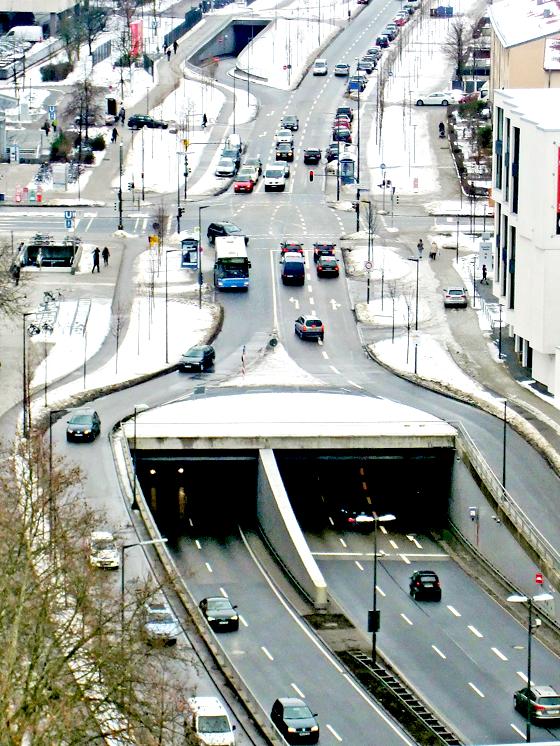 Der Richard-Strauss-Tunnel hat die Straßenverhältnisse in Bogenhausen durcheinander gewirbelt. Nach der Verkehrszählung sollen demnächst die Verkehrsregelungen im Viertel angepasst werden.	Foto: hgb