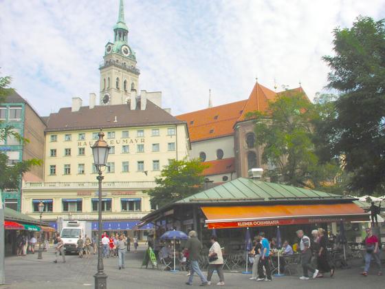 Der Münchner Viktualienmarkt: An manchen Ständen sind Sofortmaßnahmen nötig. Foto: Archiv