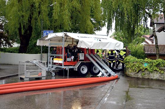 eim Pfingsthochwasser diesen Jahres kam diese Hannibal-Pumpe zum Einsatz, die pro Minute 15.000 Liter Wasser absaugen kann.	Foto: Kreisbrandinspektion