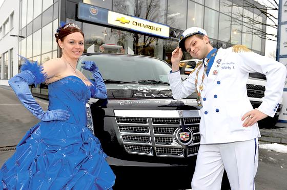 Prinzessin Andrea I. und Prinz Hörby I. von der Faschingsgesellschaft Gleisenia freuen sich über den Cadillac Escalade Hybrid von Geiger Cars.  	F: Schunk
