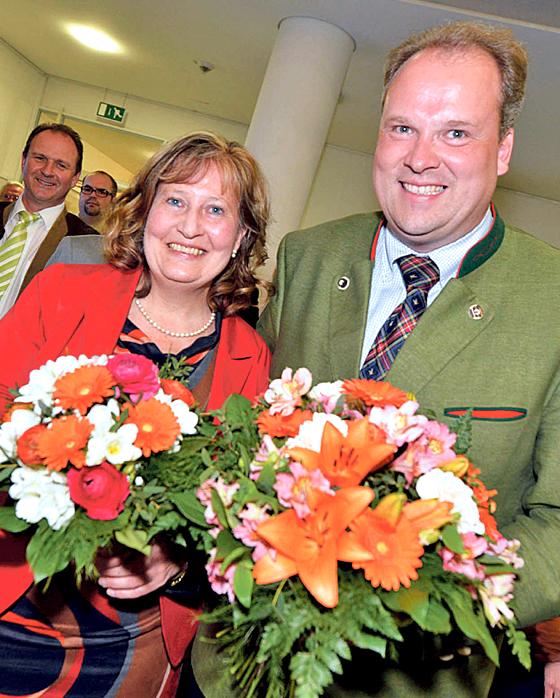SPD-Herausforderin Annette Ganssmüller-Maluche gratulierte dem Wahlsieger Christoph Göbel zur Wahl am vergangenen Sonntag.	Foto: Schunk