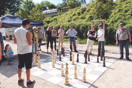 Das Freiluftschachspiel am Hans-Mielich-Platz wartet auf eifrige Mitspieler. 	Foto: VA