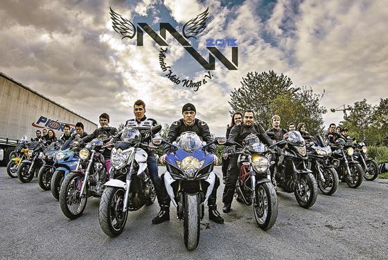 »Ich liebe es, frei zu sein«, sagt der passionierte Motorradfahrer Matthias Schroll (Mitte). Vor einem Jahr hat er die »Munich Moto Wings«, den ersten Motorradverein im Münchner Norden, mitgegründet.	Foto: Sung Nguyen