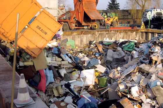 Im Landkreis München ist 2013 etwas weniger Müll angefallen als 2012.	Foto: Landratsamt München