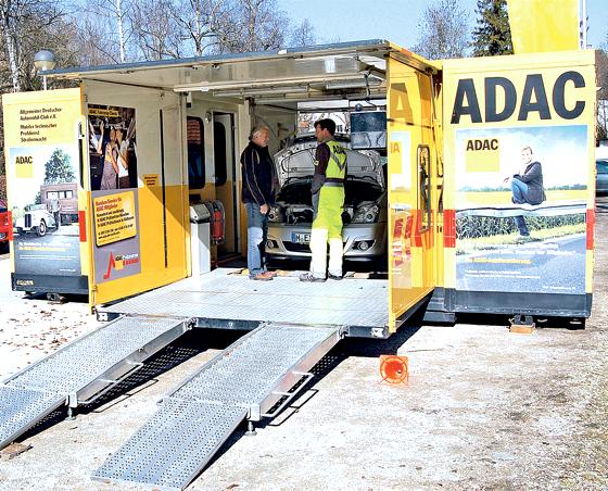 Kostenlose Bremsen- und Stoßdämpferchecks mit Bremsflüssigkeitstest gibts beim ADAC mobilen Prüfdienst  auch in Ihrer Nähe!	Foto: ADAC	