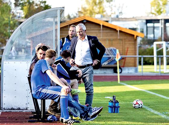 Trainer Stefan Weitzl verlässt den FC Aschheim zur Winterpause.	Foto: Christian Riedel
