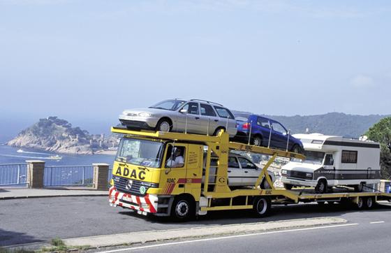 Fällt das Fahrzeug eines Plus-Mitglieds im europäischen Ausland aus und kann vor Ort nicht innerhalb von drei Werktagen repariert werden, organisiert der ADAC kostenlos den Fahrzeugrücktransport. Foto: ADAC