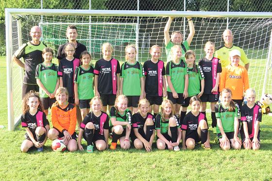 Die TSV Grünwald Fußballerinnen U 11 freuen sich über eine gelungene Saison.	Foto: privat