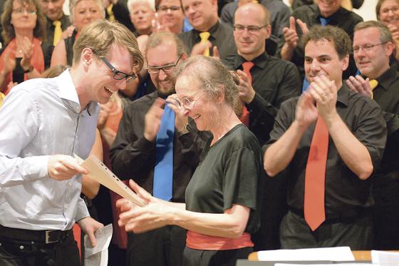 Die Verleihung des Kirchenmusikpreises Soli-Deo-Gloria an Barbara Klose erfolgte im Rahmen des Gospelkonzerts in der Heilandskirche.	Foto: VA