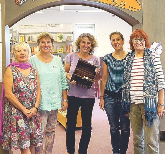 Freuen sich über den Erfolg der Grünwalder Bibliothek (v. l.) Ingrid Pohl, Andrea Gast, Gabriela Oswald, Daniela Raif  und Ingrid Reinhart.	Foto: hw