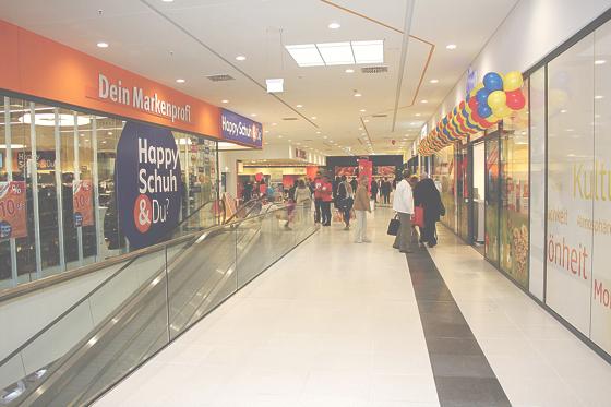 Die verschiedenen Geschäfte in der Meile Moosach werden von den Besuchern des Einkaufszentrums sehr gut angenommen.	Foto: dba