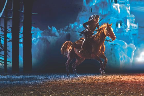 Western-Reiterin Nina Lill freut sich sehr, in dieser Saison Teil der Apassionata-Familie zu sein. Mit ihrem Pferd Jewel ist sie als »Nebeljägerin« zu sehen. Apassionata ist vom 8. bis 10. Januar zu Gast in München. 	Foto: Veranstalter