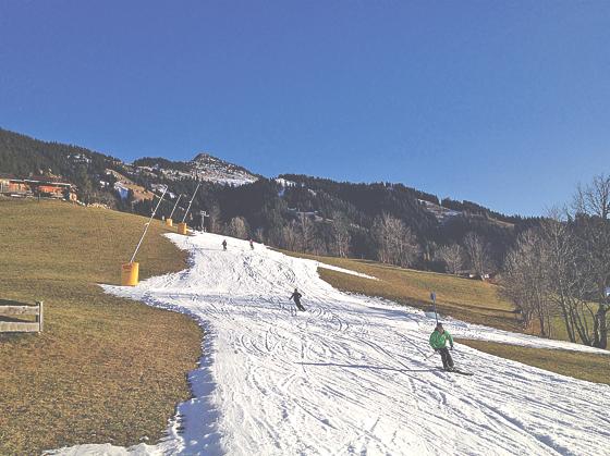 »Skiurlaub« mit Talabfahrt in den bayerischen Bergen: Die steigenden Wintertemperaturen erfordern ein zügiges Umdenken.	Foto: DAV / Stefan Herbke