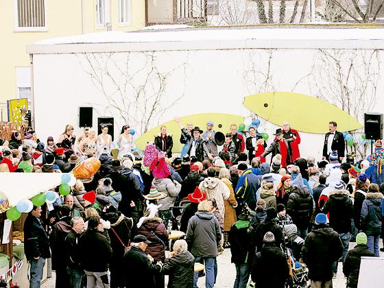 Auf dem Rathausplatz von Neubiberg wird auch in diesem Jahr fröhlich gefeiert. 	Foto: VA
