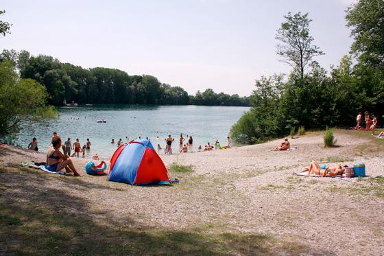 Der Langwieder See ist im Sommer beliebtes Ausflugsziel der Münchner.	Foto: Usien, CC-BY-SA 3.0