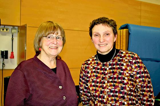 Die BA-Vorsitzende Adelheid Dietz-Will (links) mit der Stadträtin und stellvertretenden SPD-Fraktionsvorsitzenden Beatrix Zurek, die die Versammlung moderierte.	Foto: js