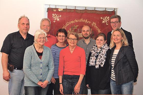 Der SPD-Ortsverein Bogenhausen-Oberföhring hat seinen Vorstand neue gewählt. Martin Tschei (2. v. li.) wurde in seinem Amt bestätigt. 	Foto: VA