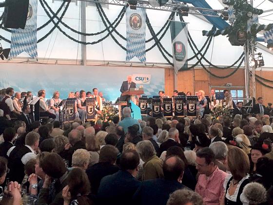 Der Ministerpräsident Horst Seehofer bei seiner Festzeltrede in Trudering.	Foto: privat