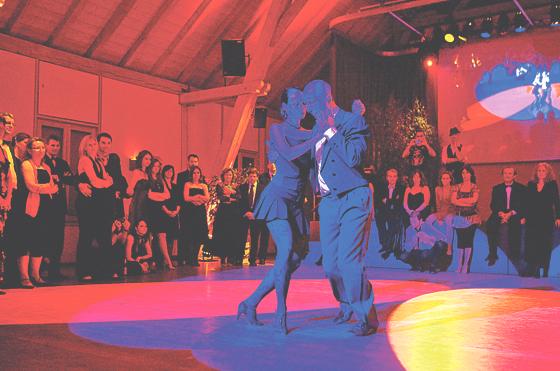 Patrizia und Michael Kronthaler bei einer Tango  Argentino-Vorführung	Foto: privat