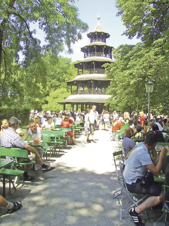 Der Kocherlball findet am 17. Juli um 6 Uhr in der Früh direkt am »Chinaturm« statt. 	Foto: Stefan Dohl