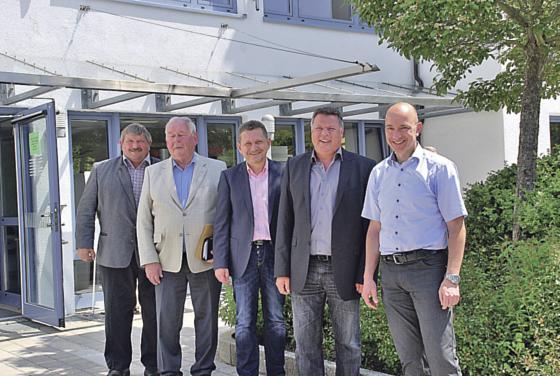Bürgermeister Georg Reitsberger, Franz Pfluger, 1. Vorsitzender der NBH, Bürgermeister Klaus Korneder und NBH-Geschäftsführer Oliver Westphalen (von links nach rechts).	Foto: privat
