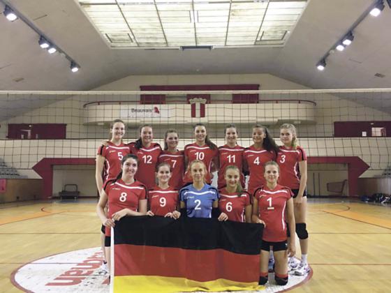 Turnier und Sightseeing: Der Volleyball-Kader mit den Talenten aus München.	Foto:AV