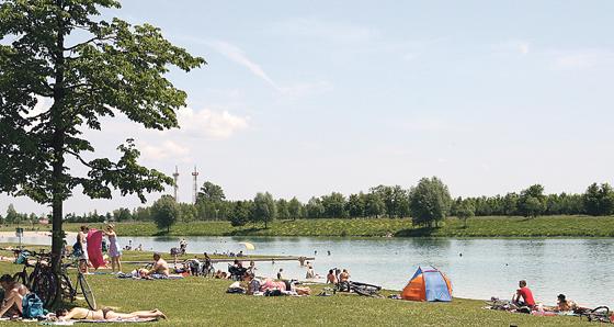 Badespaß im Münchner Nordosten: Am Riemer See findet sich immer ein freies Plätzchen. Foto: Archiv