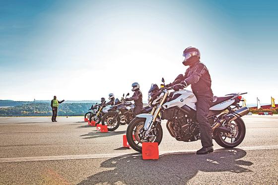 Wieder Lust aufs Biken? Das BMW Motorrad-Wiederaufsteiger-Training vom ADAC ist ein optimaler Einstieg.	Foto: ADAC