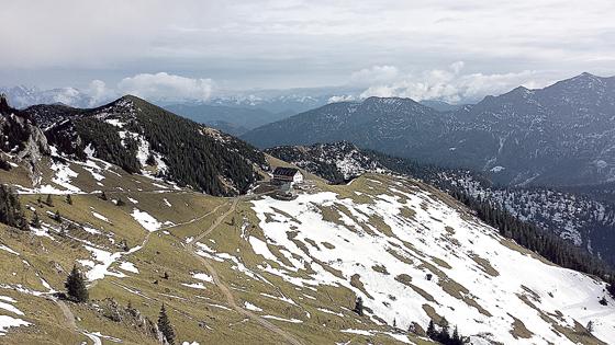 Auch das ganzjährig geöffnete Rotwandhaus (1.737 m) gehört zu den teilnehmenden Alpenvereinshütten am Online-Buchungssystem.	Archivfoto: Stefan Dohl