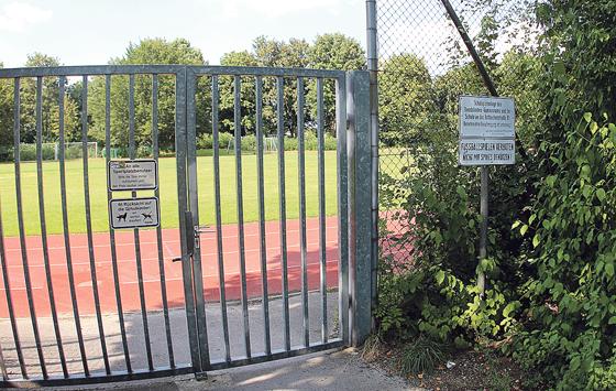 Auf dem Schulsportgelände an der Rotbuchenstraße kann der Traditionsverein FC Alemannia zwar üben, aber ohne Umbau zur Großspielfläche keine Ligaspiele veranstalten. 	Foto: HH